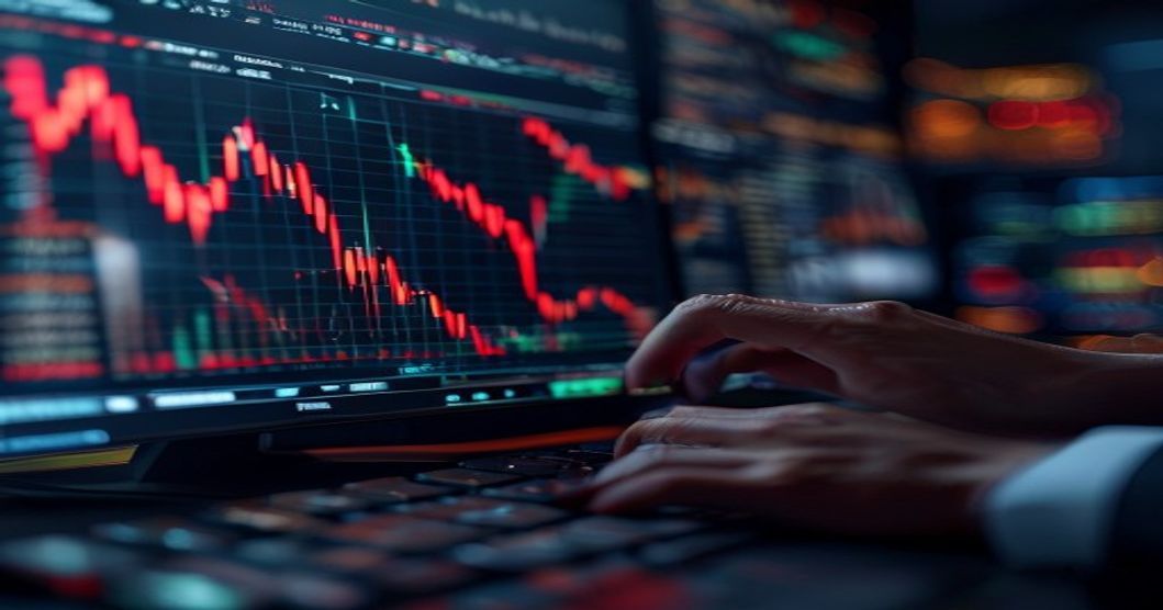 ทองคำร่วง 300 บาท: Fed ชะลอหั่นดอกเบี้ยท่ามกลางเงินเฟ้อสหรัฐฯ และความผันผวนภูมิรัฐศาสตร์ – วิเคราะห์แนวโน้ม 20 เม.ย. 2569